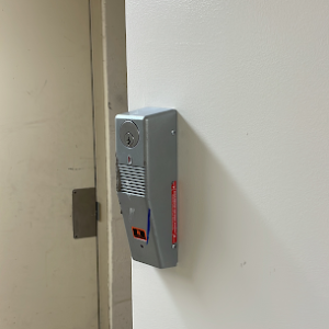 Read more about the article Business alarm exit device with a lock switch